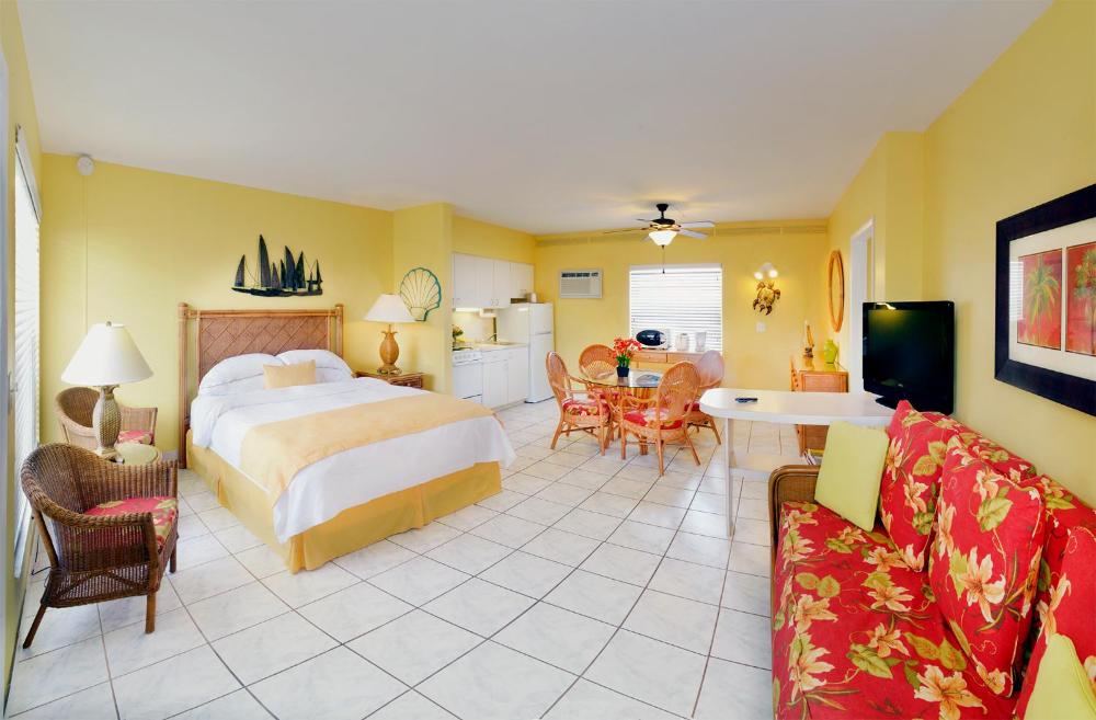 Studio Apartment with Sea View interior